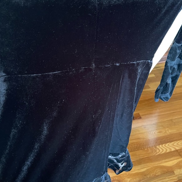 COPY - BCBGMAXAZARIA Velvet long sleeve dress NWT - Picture 7 of 9